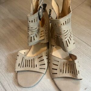 Elegant Beige Women's Sandals
